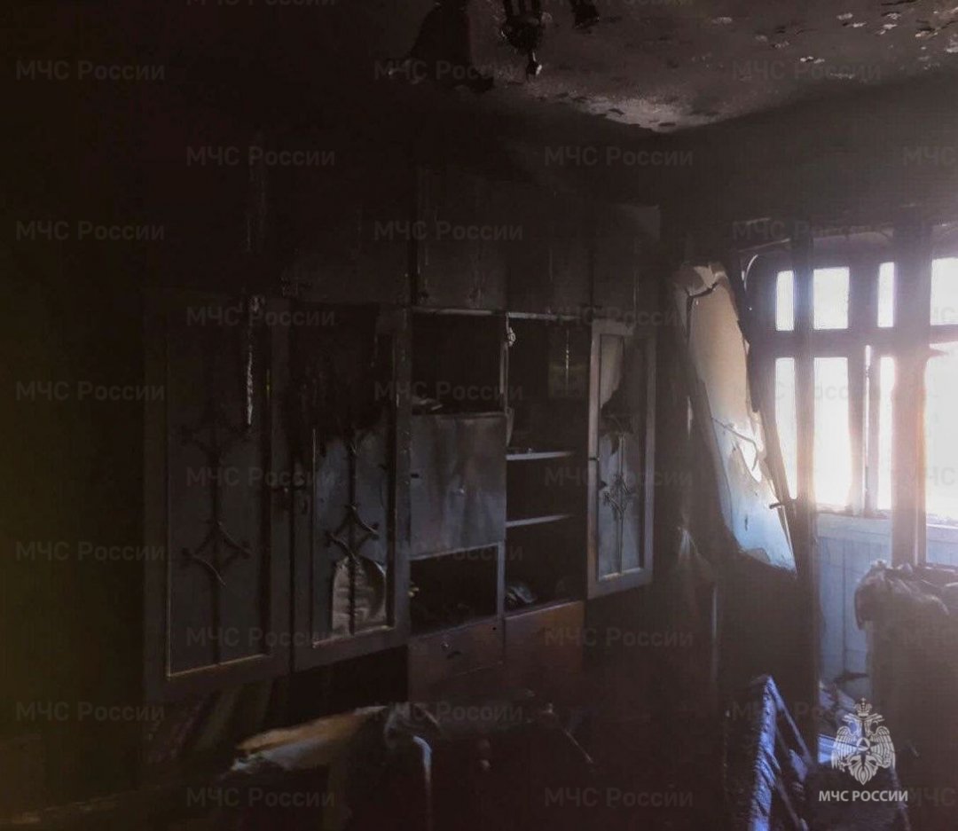 Огнеборцы Свободненского пожарно-спасательного гарнизона ликвидировали возгорание в многоквартирном жилом доме