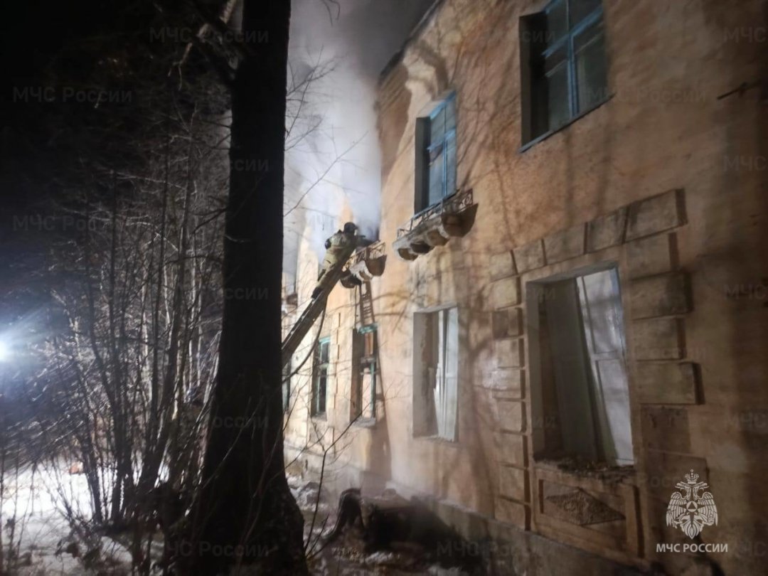 В г. Свободном огнеборцы ликвидировали пожар в многоквартирном доме