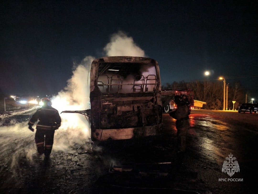 Огнеборцы ликвидировали возгорание автобуса на подъезде к г. Свободному